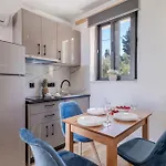 Groundfloor 2 Tsoukaladhes