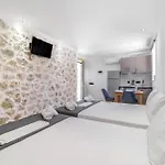 Groundfloor 2 * Tsoukaladhes