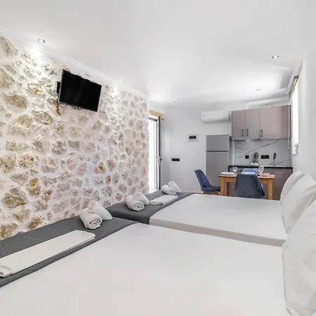 Groundfloor 2 * Tsoukaládhes